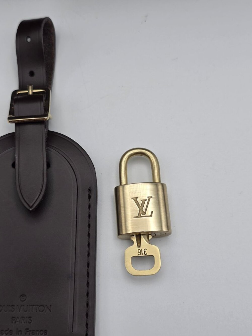 Authentic Louis Vuitton Brown Luggage Tag & Gold Padlock with Key-Made in France - Picture 3 of 14